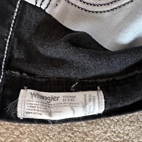 Wrangler Men's Dark Black Jeans - Picture 4 of 5